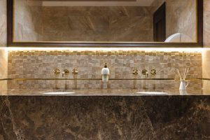 small toilet decorating ideas uk