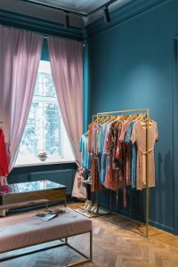 design interior magazin de haine pentru femei