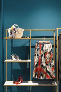 design interior magazin de haine pentru femei